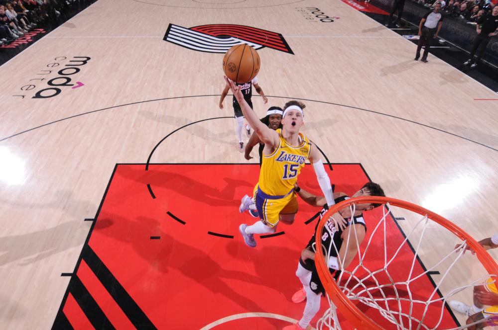 外线防守不 外线防守不