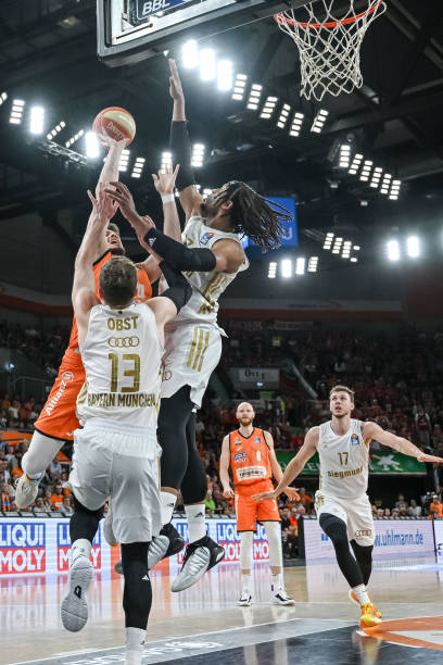 季前引入多 季前引入多