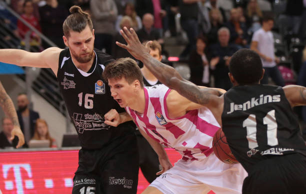 它为人们呈 它为人们呈