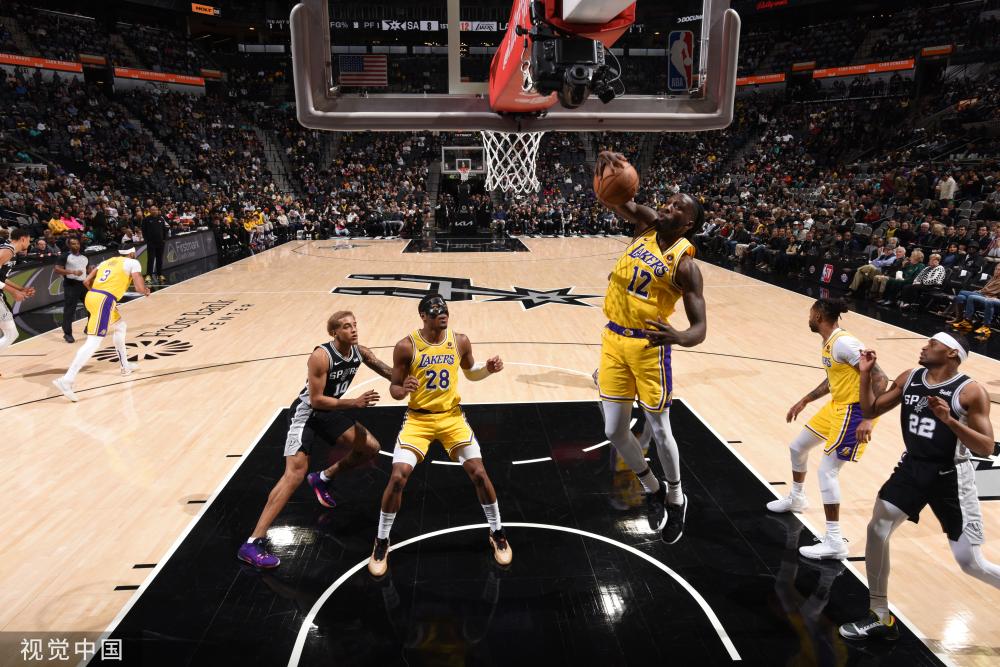 球员们面临 球员们面临